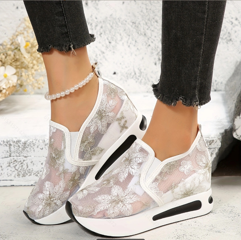 Running Gear For Women - รองเท้าผ้าใบส้นเตารีดแบบสวมสำหรับผู้หญิง รองเท้ากีฬาตาข่ายระบายอากาศ รองเท้าลำลองแบบใหม่สำหรับฤดูร้อน รองเท้าแตะสำหรับวิ่งชายหาด เต้นรำ